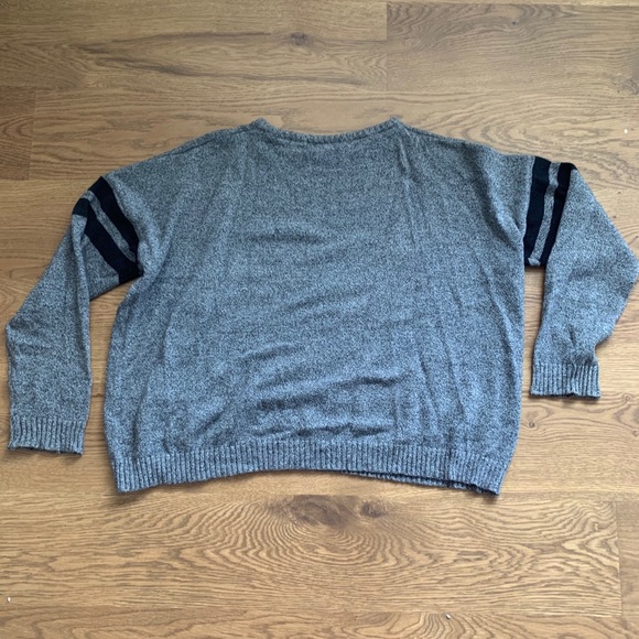 Brandy Melville sweater - Picture 2 of 3
